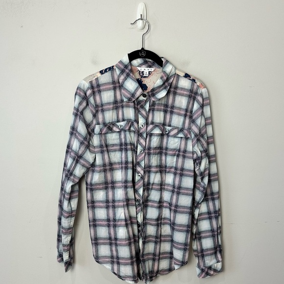 CAbi Tops - Cabi plaid floral button down shirt pink blue cotton